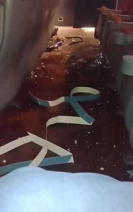 Video impactante: miraban “Destino Final” en el cine y les cayó un pedazo de techo