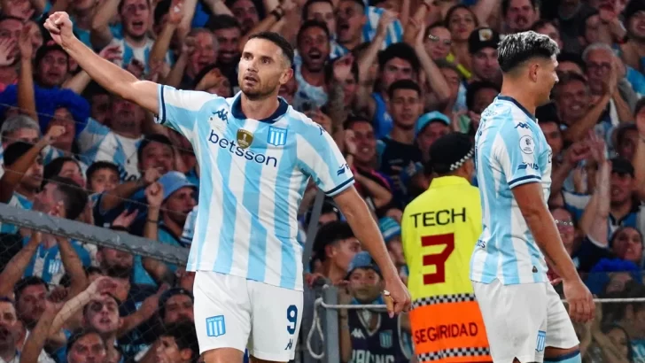 Racing visita a Bucaramanga buscando quedar como líder de su grupo