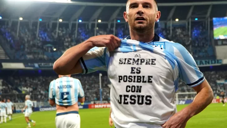 Racing goleó a Colo Colo y ya está en octavos de final