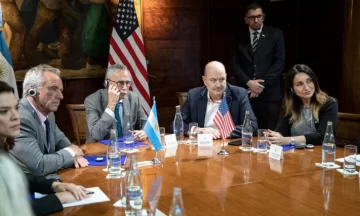 El Gobierno anunció una reforma del sistema sanitario y confirmó la salida de la OMS