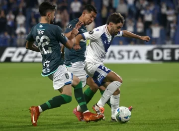 Vélez goleó a San Antonio Bulo Bulo y se clasificó a los octavos de final