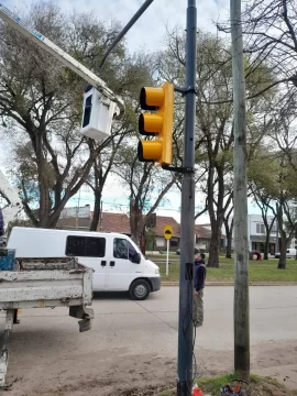 Colocan nuevo semáforos en 58 y 81