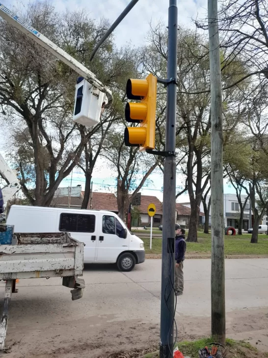 Colocan nuevo semáforos en 58 y 81