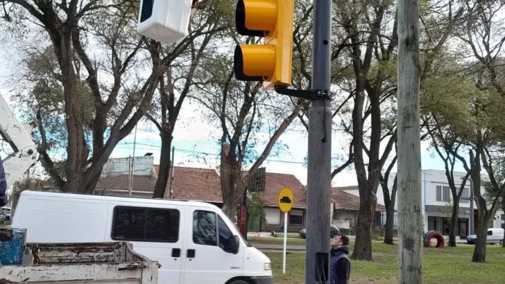Colocan nuevo semáforos en 58 y 81