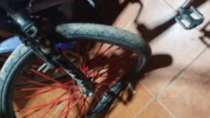Accidente entre una moto y un menor en bicicleta