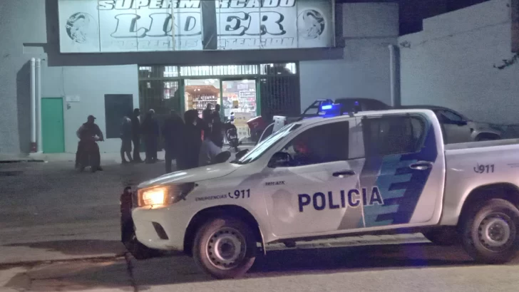Intentó robar un Supermercado y fue atrapado con la mochila llena de mercadería