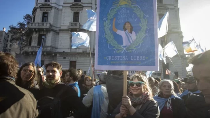 El audio grabado por Cristina Kirchner emitido en Plaza de Mayo