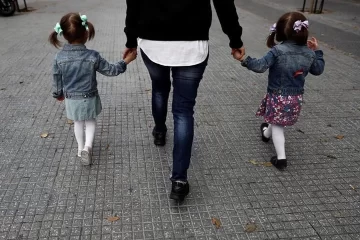 ¿Cuánto cuesta criar un hijo en Argentina? Según el INDEC, más de $516.000 por mes
