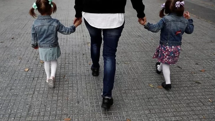 ¿Cuánto cuesta criar un hijo en Argentina? Según el INDEC, más de $516.000 por mes