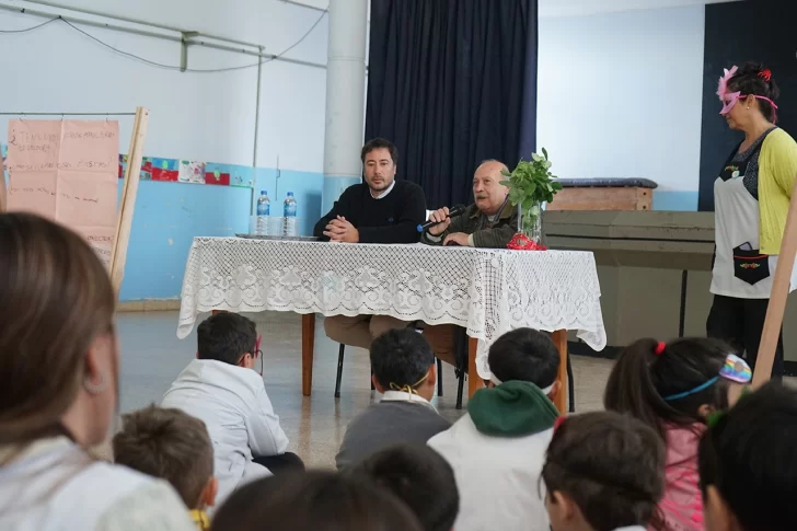 FOTO-charla-Escuela2-4-728x485