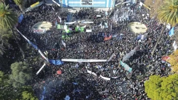 El Gobierno minimizó la concurrencia en la marcha en defensa de CFK : “Una cancha de Huracán”