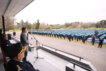 Más de 2.700 cadetes de la policía provincial juraron fidelidad a la bandera nacional
