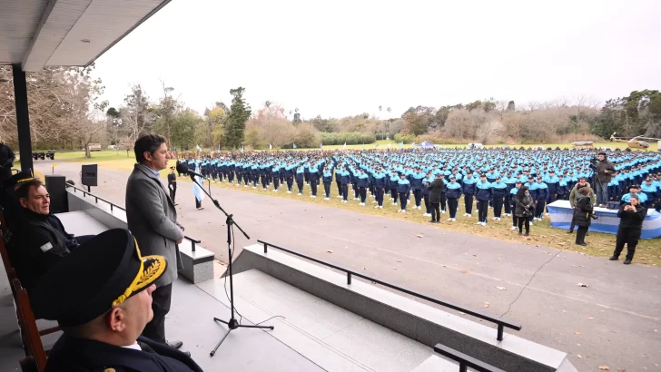 Más de 2.700 cadetes de la policía provincial juraron fidelidad a la bandera nacional