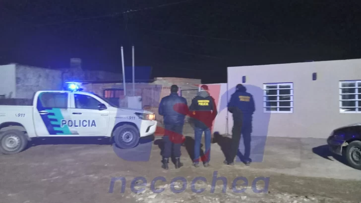 Allanamiento en Quequén: secuestran armas de fuego y cocaína