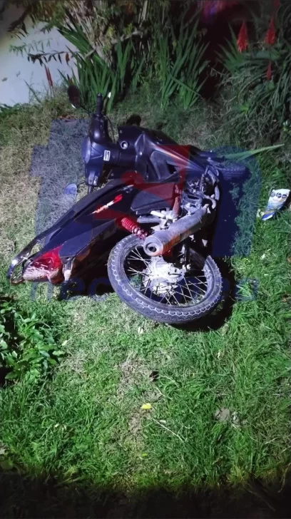Secuestro de moto tras pasar semáforo en rojo y circular en contramano