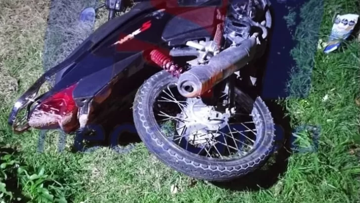 Secuestro de moto tras pasar semáforo en rojo y circular en contramano