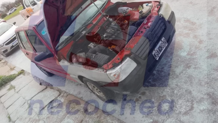 Incendio de un auto en 98 y 59: solo daños materiales
