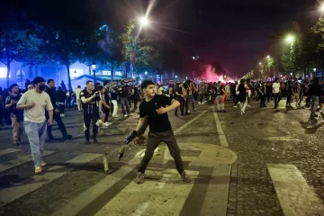 Dos muertos y 200 heridos empañan las celebraciones del PSG en Francia