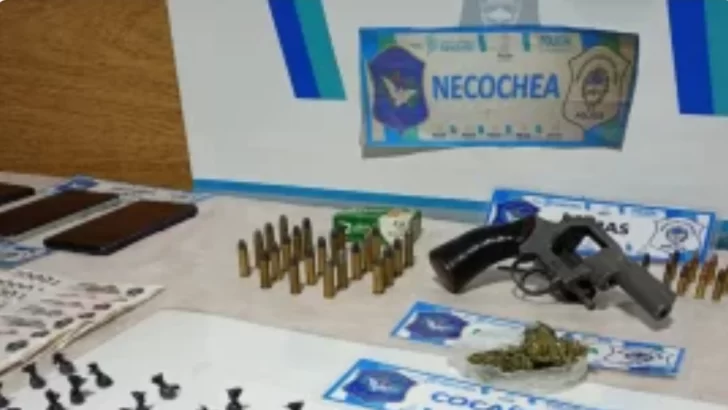 Armas, drogas y aprehensiones tras un allanamiento en Quequén
