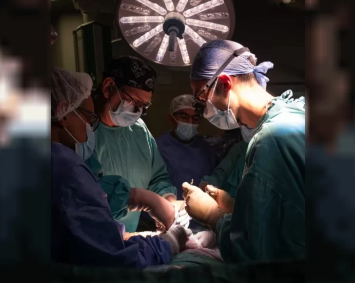 Hazaña en el Garrahan: operaron a una beba en el útero de su mamá y el final es conmovedor