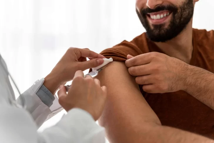 Cuidados ante la llegada del invierno: ¿Quiénes deben darse la vacuna antigripal?