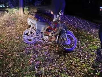 Encuentran una moto tirada en el Anfiteatro