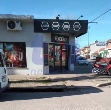 Robo en una fiambrería de 52 y 75: ingresaron por el techo y se llevaron mercadería y dinero