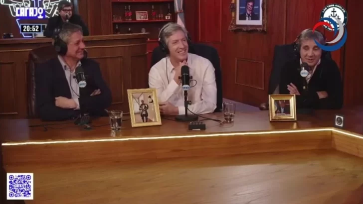 Caputo dijo que Milei “es como un Beatle; adonde vamos, se amontonan para sacarse fotos con él”
