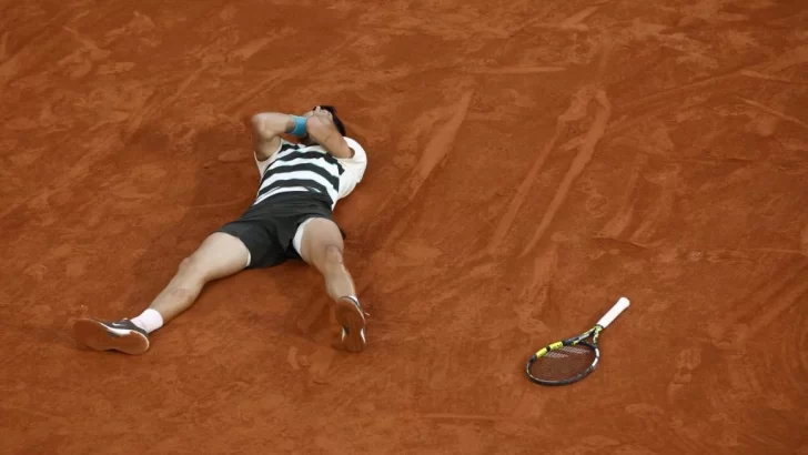 Alcaraz estaba dos sets abajo y salvó tres mach points para ser campeón de Roland Garros
