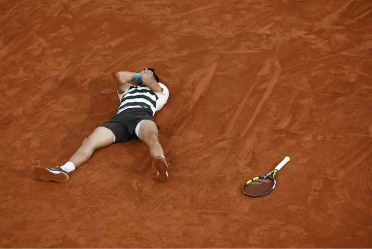 Alcaraz estaba dos sets abajo y salvó tres mach points para ser campeón de Roland Garros