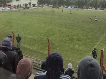 Dominio absoluto de los equipos de la zona A en una tarde de frío y lluvia