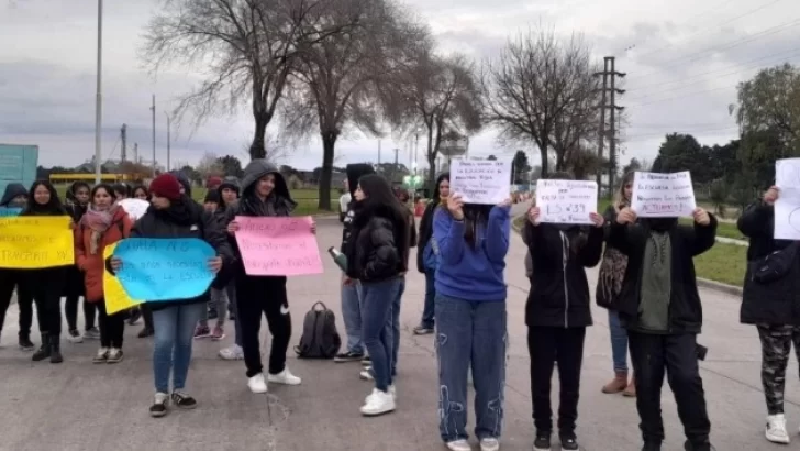 Discusión y piñas por el corte en la Ruta 88