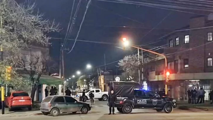 Un policía mató a la novia de su exesposa y se atrincheró en un gimnasio de Moreno