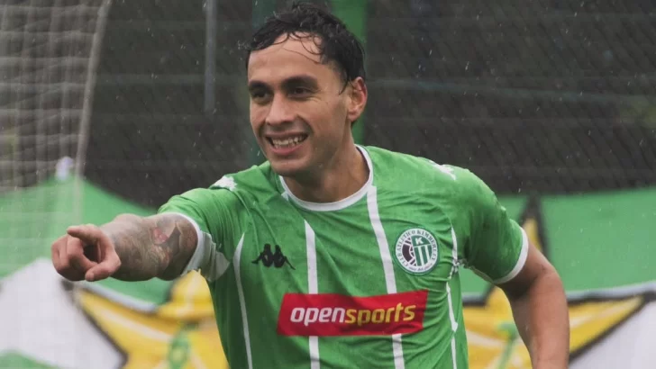 El necochense Santi Vázquez marcó el camino para Kimberley y debutó Cérica