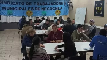 Se jugó un torneo de truco entre municipales y cuál fue la dupla más ment…campeona