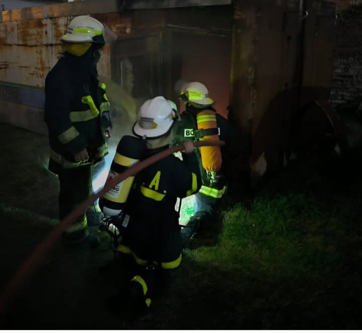 Bomberos de Necochea realizan capacitación nocturna