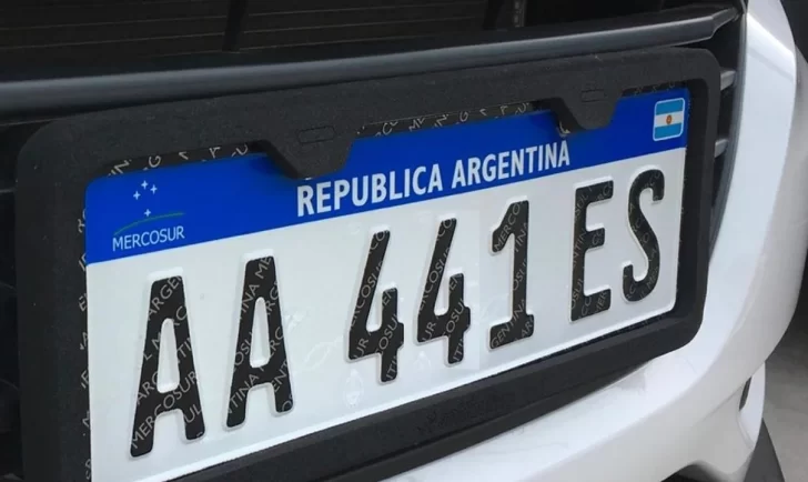 Faltan patentes en todo el país y desde la oposición exigen respuestas: “Es inadmisible”