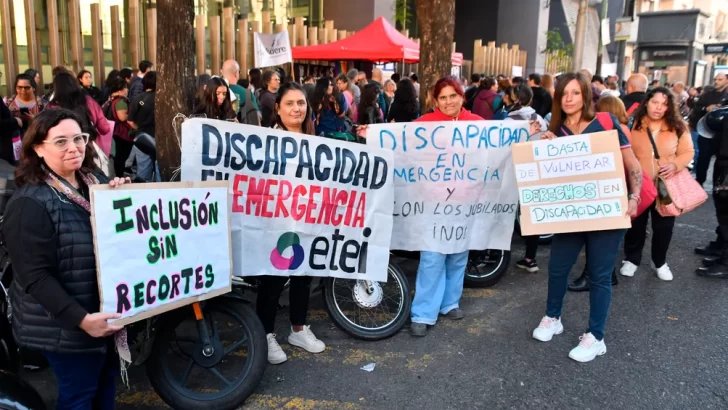 Organismos de personas con discapacidad se concentran en el Congreso por la Ley de emergencia