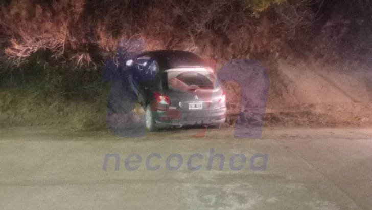 Conducía alcoholizado, perdió el control del auto y terminó sobre el médano de 2 y 63