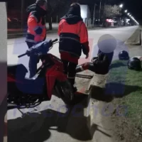Conductora de moto perdió el control: ambas ocupantes fueron hospitalizadas