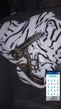 Violenta amenaza y hallazgo de arma de fuego en Quequén