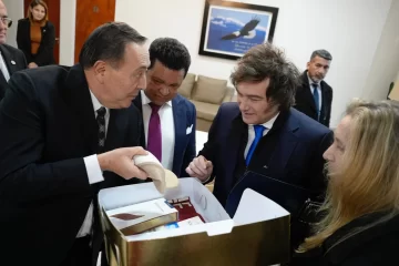 El curioso milagro del pastor que visitó Milei en Chaco que convirtió pesos en dólares