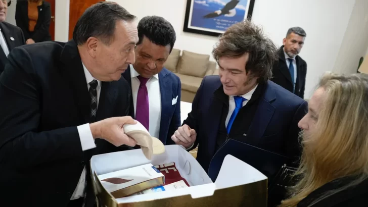 El curioso milagro del pastor que visitó Milei en Chaco que convirtió pesos en dólares