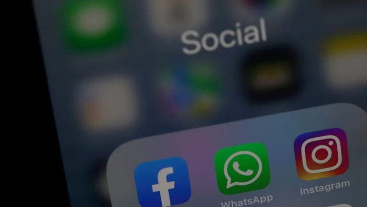 Se dedican más de cuatro horas por día a las redes sociales
