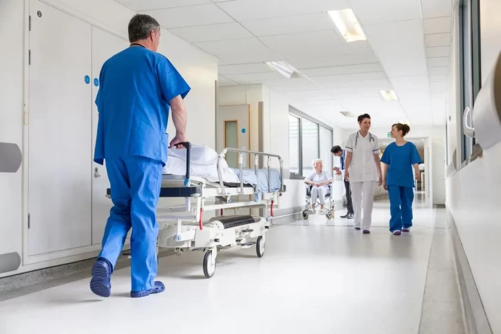 Argentina gasta en salud como Taiwán, Países Bajos, Corea del Sur y Australia, pero está a años luz