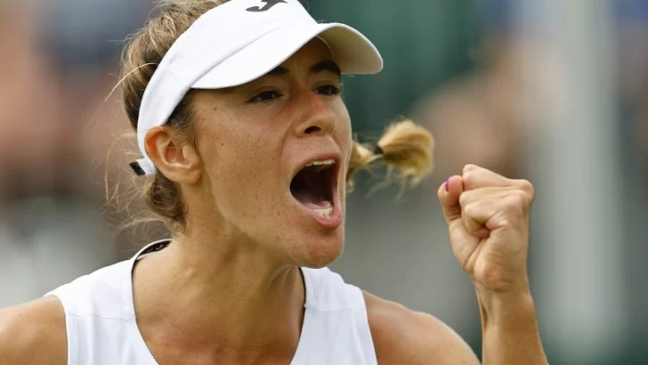 Solana Sierra hace historia al meterse entre las 16 mejores de Wimbledon