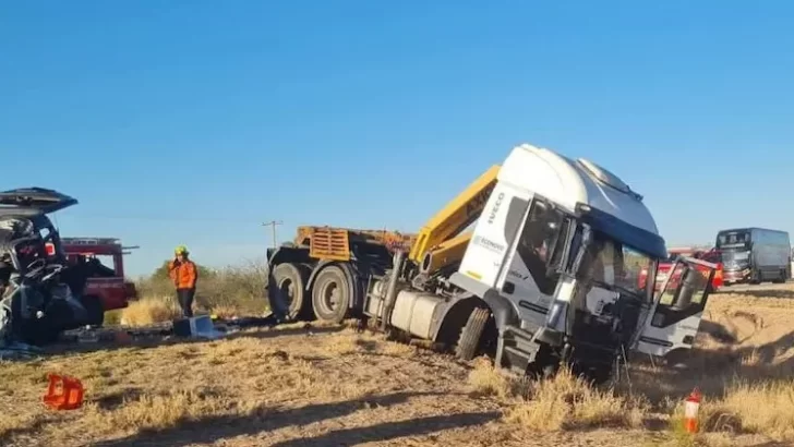 Tragedia en la ruta: tres muertos y dos niñas en grave estado tras un choque frontal