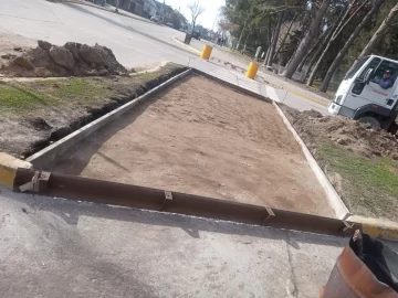 Arreglan veredas y se colocan rampas de acceso en el Parque