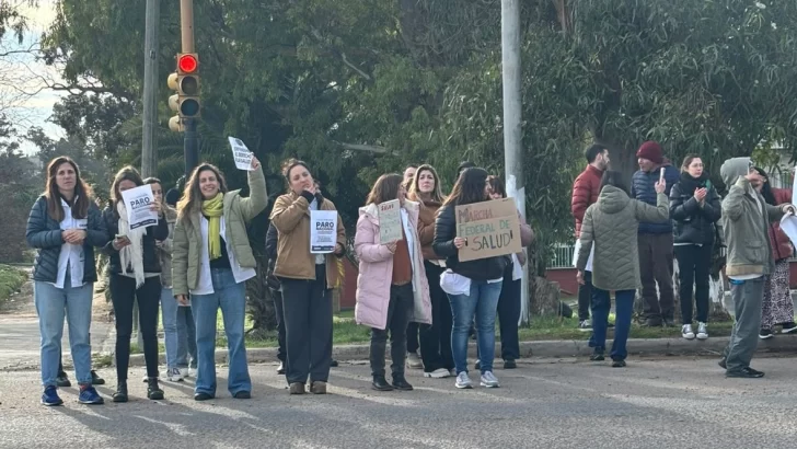 La jornada de protesta de salud también se realizó en Necochea