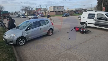 Chocaron un auto y una moto en calle 578 y 553